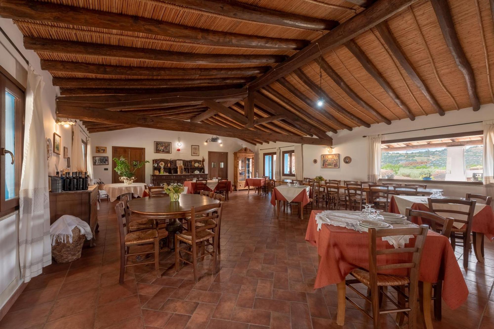 Tenuta Don Ballore Galtellì Exteriör bild