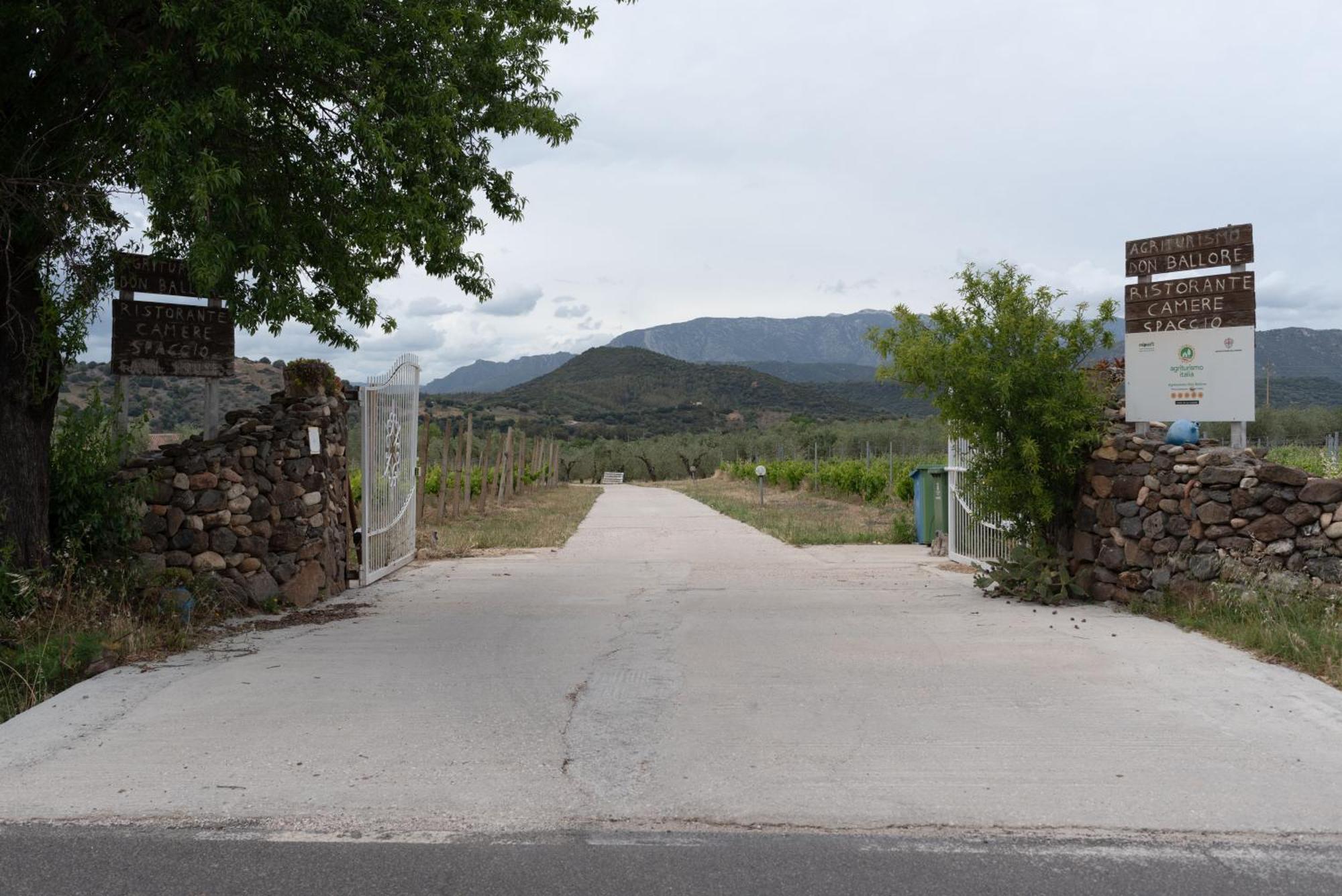 Tenuta Don Ballore Galtellì Exteriör bild